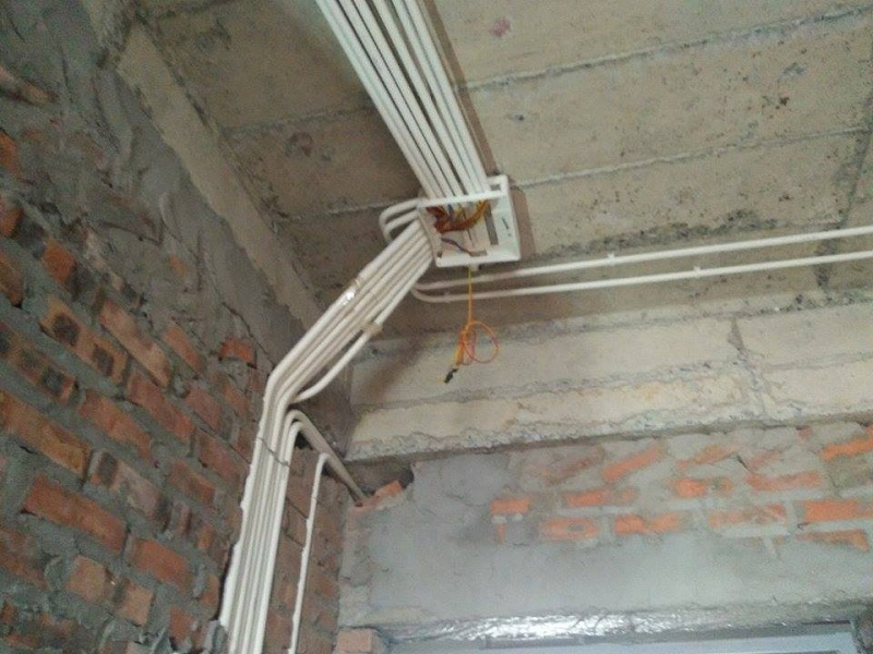 Ống luồn dây điện âm trần thạch cao